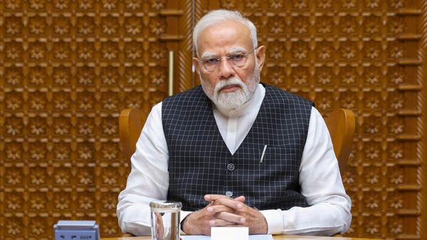 উৎসবের মধ্যেই খুশির খবর! ডিএ বৃদ্ধি নিয়ে বড় ঘোষণা, কারা উপকৃত হবেন?