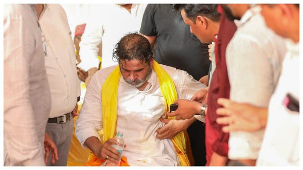 বিহার ও বাংলায় একসঙ্গে ভোটার প্রাশান্ত কিশোর, কমিশনের নোটিশে চাঞ্চল্য