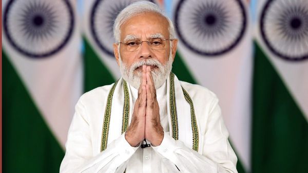 কেন্দ্রীয় সরকারি কর্মীদের জন্য সুখবর! কার্যকর হচ্ছে ৮ম বেতন কমিশন, কত টাকা বাড়বে? সুবিধা পাবেন পেনশনভোগীরাও