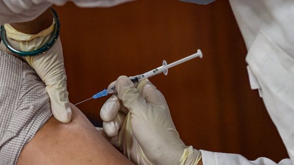 শুরুর আগেই ধ্বংস হবে! ক‍্যানসার প্রতিরোধে আসছে 'সুপার ভ্যাকসিন', কীভাবে কাজ করবে?