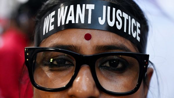 'গর্ভনিরোধক পিল লাগবে'? ছাত্রীকে ধর্ষণের পর ‘ধর্ষকের’ প্রশ্ন, বেঙ্গালুরুর ঘটনায় শোরগোল দেশে