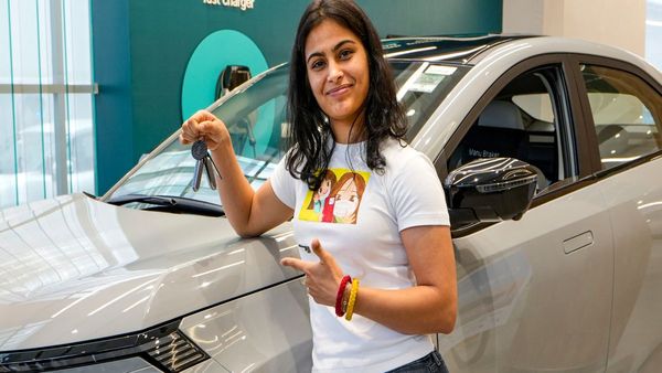 দীপাবলিতে কর্মীদের জন্য ৫১ টি এসইউভি (SUV)! চণ্ডীগড় ফার্মা কোম্পানির উৎসবের উপহার দেখে হতবাক সকলে