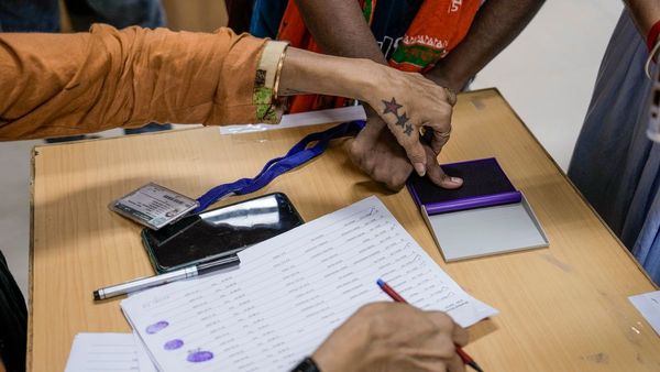 বাংলায় SIR: প্রস্তুতি পর্যালোচনায় কলকাতায় বৈঠকে নির্বাচন কমিশন