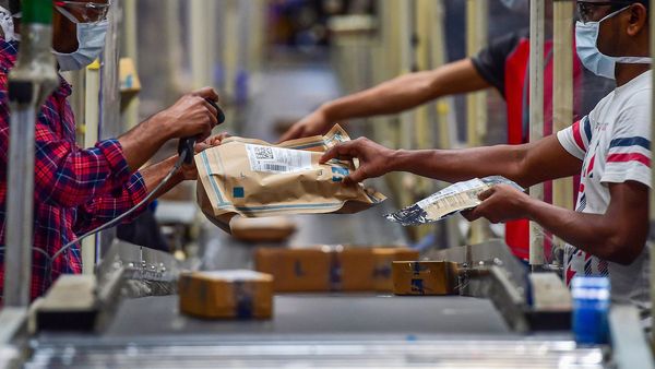 ক্যাশ-অন-ডেলিভারিতে অতিরিক্ত চার্জ কেন? ই-কমার্স সাইটগুলির বিরুদ্ধে তদন্ত সরকারের