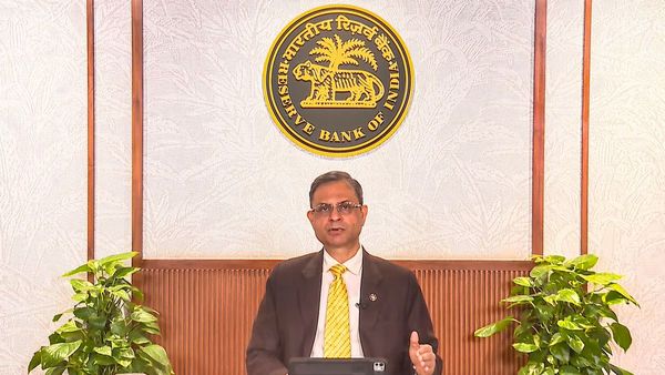 রেপো রেট অপরিবর্তিত রাখল আরবিআই, কতটা প্রভাব পড়বে আপনার ইএমআইয়ে?