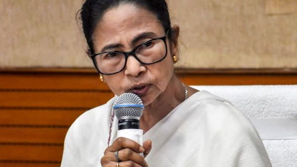 গোর্খাদের ইস্যুতে মধ্যস্থতাকারী নিয়োগ কেন্দ্রের, বিরোধিতা করে মোদীকে চিঠি দিয়ে সিদ্ধান্ত পুনর্বিবেচনার আর্জি মমতার