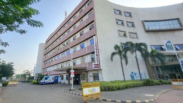 দুর্গাপুরের নির্যাতিতা ডাক্তারি পড়ুয়া এক সপ্তাহ পর ছাড়া পেলেন হাসপাতাল থেকে