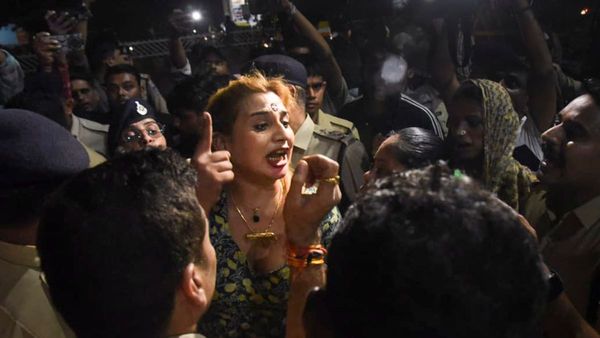 ধর্ষণের প্রতিবাদ! গণ-আত্মহত্যার চেষ্টা ২৪ রূপান্তরকামীর, দাবি কী? শোরগোল দেশে