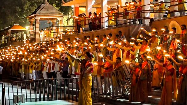 অযোধ্যায় ঐতিহাসিক দীপোৎসবে ফের বিশ্বরেকর্ড, পৌরহিত্যে যোগী আদিত্যনাথ