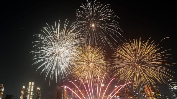 দীপাবলিতে আতশবাজির আঘাত! পোড়া, চোখ ও ধোঁয়ার ক্ষতি সামলানোর উপায়গুলি জানুন