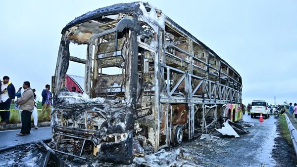 বাঁচার আর্তনাদ! ঘুমন্ত অবস্থায় ঝলসে মৃত্যু বহু, অন্ধ্রপ্রদেশের বাস দুর্ঘটনায় স্তম্ভিত গোটা দেশ, কী ঘটেছিল?