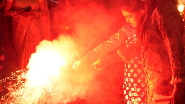 এই দীপাবলিতে কোথায় ভ্রমণ করছেন? পথ দেখাচ্ছে Gen Z- রা, ব্যাকপ্যাকিং করে বেরিয়ে পড়ুন এই সব গন্তব্যে