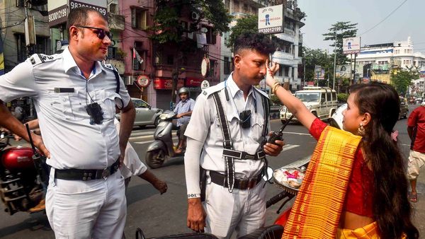 ভাইফোঁটায় ফোঁটা দেওয়ার শুভ মুহূর্ত কোনটি? জানুন তিথি, সময়, ক্ষণ