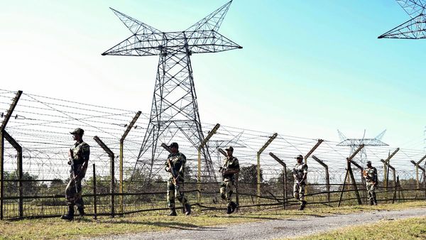 ত্রিপুরায় স্থানীয়দের ওপর হামলার অভিযোগে তিনজন অবৈধ অনুপ্রবেশকারীকে পিটিয়ে খুন, ঢাকা-নয়াদিল্লি সম্পর্কে ফের টানাপোড়েন