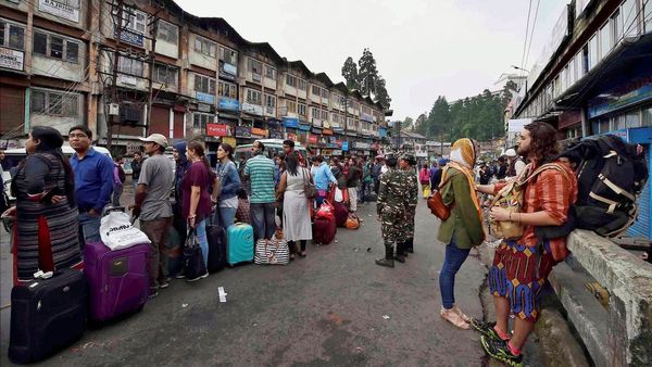 প্রতিকূল আবহাওয়া সত্ত্বেও পাহাড়ে পর্যটকদের ভিড়, জানালেন ট্যুর অপারেটররা
