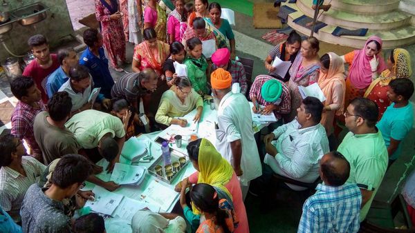 SIR-এর এনুমারেশন ফর্ম কিভাবে পূরণ করবেন? কী কী লাগবে? জানুন পূরণ করার সম্পূর্ণ পদ্ধতি