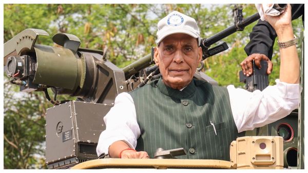 পাকিস্তানকে সরাসরি হুঁশিয়ারি দিলেন দেশের প্রতিরক্ষা মন্ত্রী, গোটা পাকিস্তান এখন ব্রহ্মস ক্ষেপণাস্ত্রের নাগালে