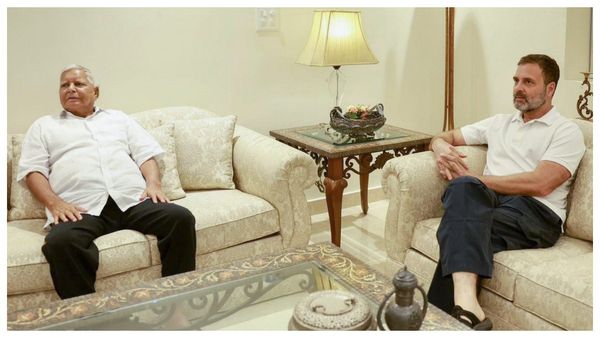 বিহারে আসন সমঝোতা জট মেটাতে রাহুলের ফোন লালুকে, বরফ গলানোর চেষ্টায় কংগ্রেস