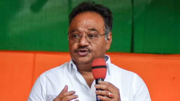 এসআইআরকে গুরুত্ব না দিলে বাংলায় বিপাকে পড়়বে বিজেপি, কর্মীদের সতর্ক করে বার্তা শমীকের