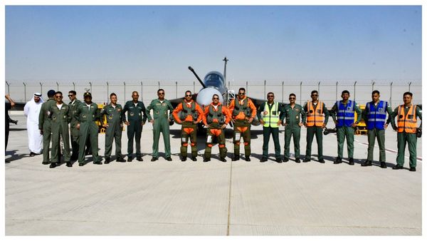 দুবাই উড়ান প্রদর্শনীর মাঝ আকাশে কেন ভেঙে পড়ল তেজস? আসল কারণ কী? জানুন