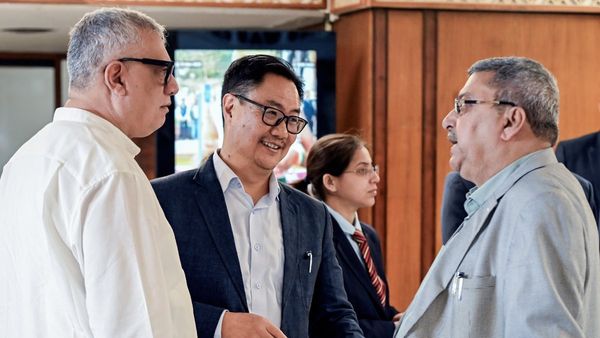 সংসদের শীতকালীন অধিবেশন কাল থেকে, এসআইআর নিয়ে আলোচনা চায় তৃণমূল