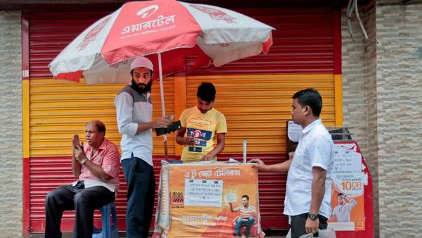মধ্যবিত্তদের মাথায় হাত! রিচার্জে আসছে নতুন ধাক্কা, এই কোম্পানিগুলির প্ল্যানের দাম বাড়ার ইঙ্গিত, জানুন