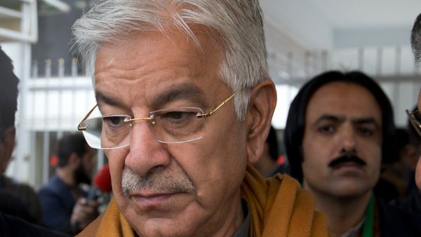 'ভারতের ওপর বিশ্বাস রাখছি না'! কেন এমন মন্তব্য পাক প্রতিরক্ষামন্ত্রীর? তাহলে কী যুদ্ধ বাঁধতে পারে? জানুন