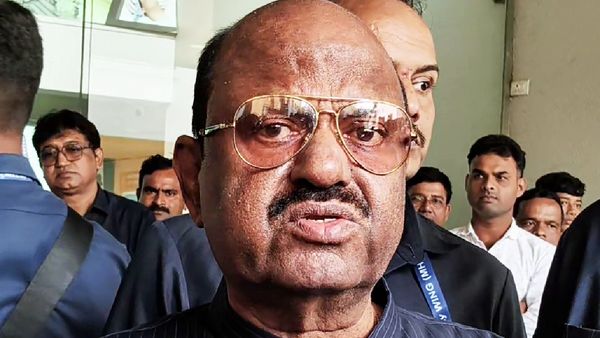 কল্যাণের বিরুদ্ধে মানহানির মামলার ভাবনা রাজ্যপালের, কারাদণ্ড এড়ানোর চ্যালেঞ্জের মুখে পড়বেন টিএমসি সাংসদ?