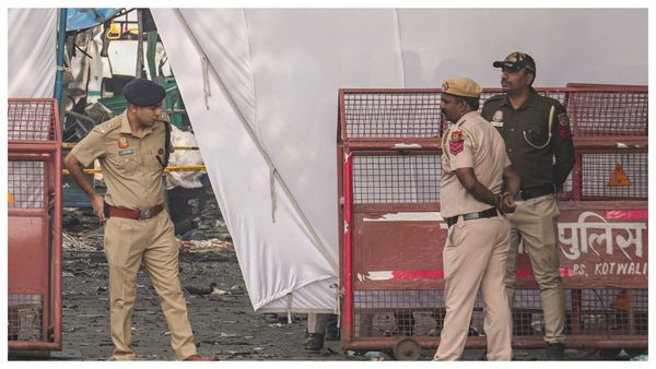 লালকেল্লা সংলগ্ন বিস্ফোরণ কাণ্ডে সন্দেহভাজন আরেকটি গাড়ির খোঁজে তল্লাশি অভিযান, তৎপর দিল্লি পুলিশ প্রশাসন