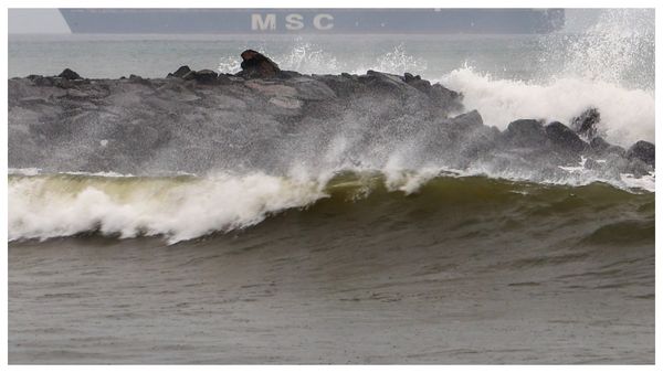 দিতওয়া শক্তি বাড়াচ্ছে, বিপদের মুখে উপকূল, টানা ছয়দিন বজ্র বিদ্যুৎসহ প্রবল বৃষ্টির সতর্কতা অন্ধ্রপ্রদেশ জুড়ে