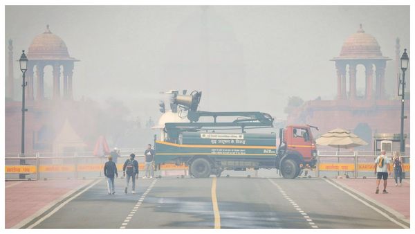 দূষণে যখন দিল্লিতে শ্বাস নেওয়াই কঠিন, তখন চিনের এগিয়ে আসা কি কূটনীতি না সহায়তা? জানুন