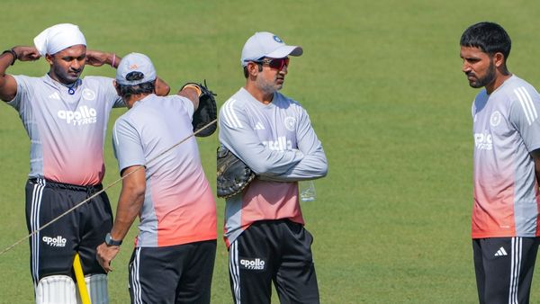 গুয়াহাটি টেস্টে গিল অনিশ্চিত, দলে ঢোকার লড়াইয়ে সুদর্শন ও নীতীশ, স্পিনারদের মোকাবিলায় বিশেষ রণকৌশল