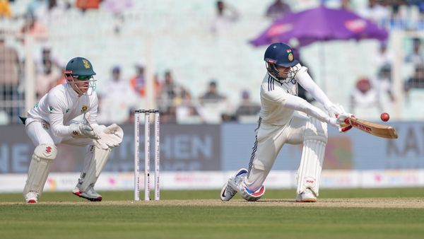 হাসপাতাল থেকে ছাড়া পেলেও আপাতত কলকাতাতেই শুভমান গিল, অনিশ্চয়তা দ্বিতীয় টেস্টে খেলা নিয়েও