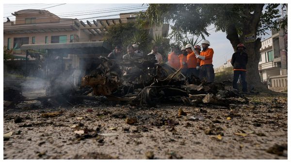 ইসলামাবাদ জেলা আদালতের বাইরে বিস্ফোরণ, অন্তত ৯ জন নিহত, আতঙ্কে রাজধানী