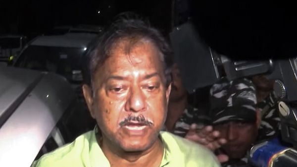 জ্যোতিপ্রিয় মল্লিকের উপর হামলা, গ্রেফতার অভিষেক, নিরাপত্তা নিয়ে প্রশ্ন