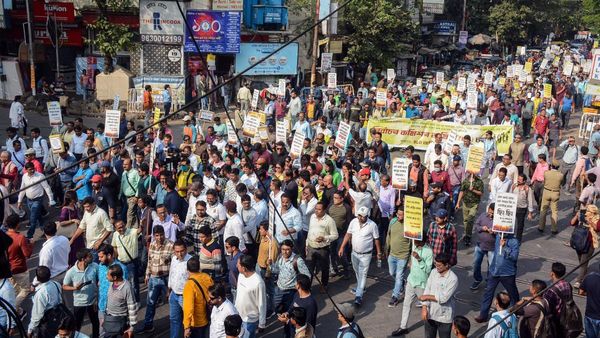 বিএলওরা প্রবল চাপে রয়েছেন, ফর্মে আত্মীয়ের নাম বিভাগ নিয়ে সমস্যার কথা তুলে ধরে দাবি কল্যাণের