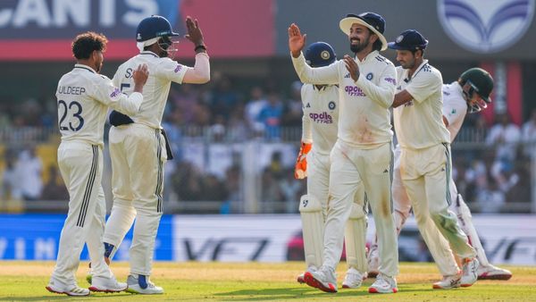 গুয়াহাটি টেস্টে সাবধানী দক্ষিণ আফ্রিকা, মাস্ট উইন ম্যাচে ভারতকে লড়াইয়ে রাখলেন কুলদীপ