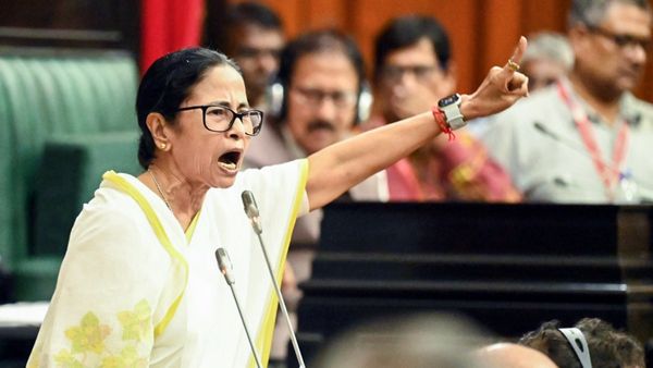 এসআইআরের আতঙ্কে মৃত্যুমিছিল! বিধানসভায় নিন্দা প্রস্তাব আনার ভাবনা তৃণমূলের