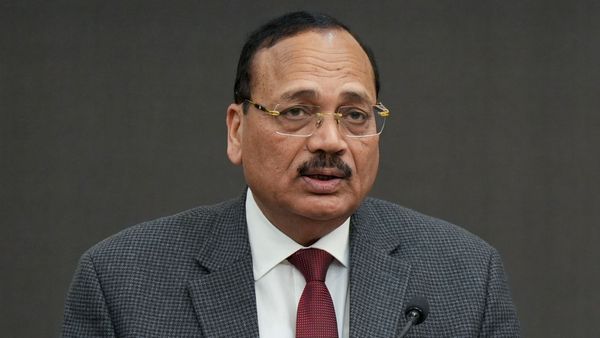 দেশের প্রধান বিচারপতি হিসেবে শপথ নিলেন সূর্য কান্ত, কোন বিষয়ে অগ্রাধিকার দিচ্ছেন?