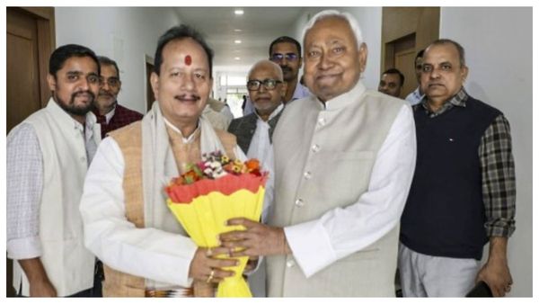 বিহারে ফের শপথ নিতে চলেছেন নীতীশ! কারা আসছেন নতুন মন্ত্রিসভায়? সামনে এল সম্ভাব্য তালিকা