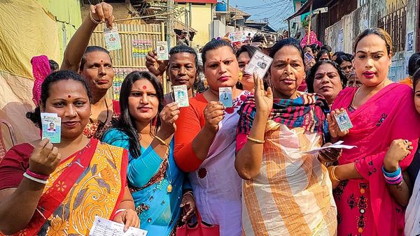 ট্রান্সজেন্ডাররা কী SIR ফর্ম পূরণ করতে পারবেন? বিভ্রান্তি ও আতঙ্কের আবহে তৃতীয় লিঙ্গের সমাজ