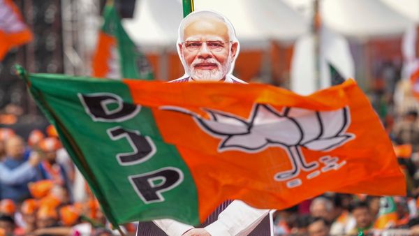 ‘করুণ দশা’ পিকে'র! বিহারে ক্ষমতায় গেরুয়া জোট, বাকিরা? দেখুন দৈনিক ভাস্কর-এর এক্সিট পোল রিপোর্ট