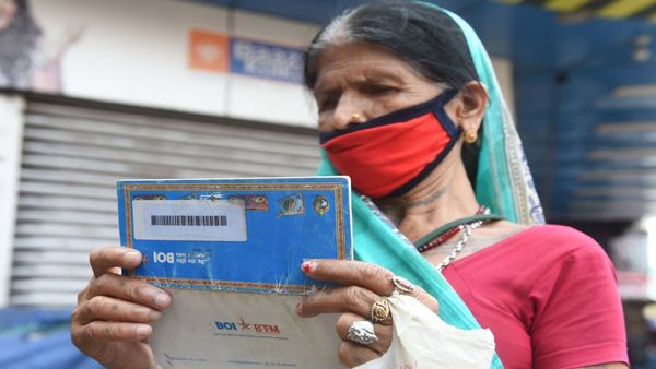 পেনশন পেতে দরকার 'লাইফ সার্টিফিকেট'! কীভাবে জমা দেবেন? অনলাইন ও অফলাইনে জমা দেওয়ার সহজ পদ্ধতি জেনে নিন