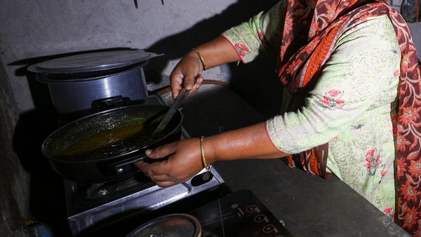 রান্নায় জলের বদলে অ্যাসিড! মেদিনীপুরে আশঙ্কাজনক অবস্থায় পরিবারের ৬, ঘটনা কী? জানুন