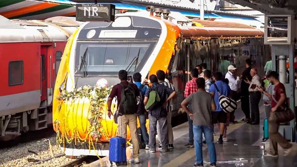 প্রথম বন্দে ভারত স্লিপার ট্রেন কবে চালু হবে? আপডেট দিলেন রেলমন্ত্রী অশ্বিনী বৈষ্ণব