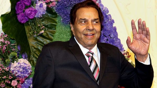 প্রয়াত ধর্মেন্দ্র, রিলিজ হল তাঁর সিনেমা 'ইক্কিস' এর পোস্টার, কেমন লুক বলিউডের 'হিম্যান'-এর?