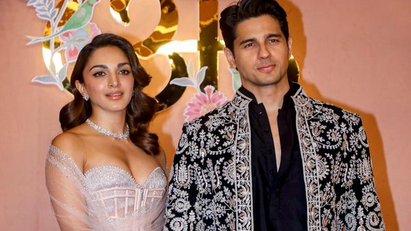 কন্যাসন্তানের নাম প্রকাশ্যে আনলেন কিয়ারা ও সিদ্ধার্থ, কী নাম? কেন এমন নাম রাখলেন তারকাদম্পতি? জানুন