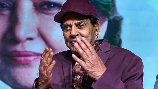 ICU-তে ভর্তি অভিনেতা ধর্মেন্দ্র! গুজব নিয়ে হেমামালিনি ও সানি দেওল করলেন এই অনুরোধ, কী ঘটেছে ঠিক? কেমন আছেন?