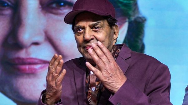 প্রয়াত হলেন বর্ষীয়ান বলিউড অভিনেতা ধর্মেন্দ্র, বয়স হয়েছিল ৮৯ বছর