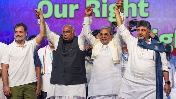 কর্ণাটকে কংগ্রেসের নেতৃত্ব সঙ্কটের ফয়সালা হবে এবার দিল্লিতেই